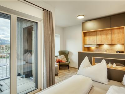 Studio, shower, toilet, balcony