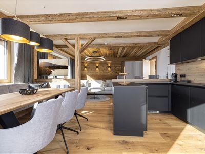 Apartmán, sprcha, WC, 3 místnosti na spaní