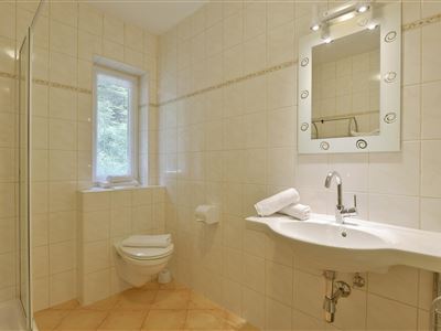 apartment-large/2bedrooms/shower,WC