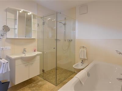 Apartment, bath, toilet, 3 bed rooms