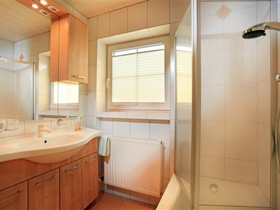 apartment/2 bedrooms/bath tub, WC