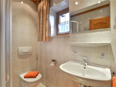 2 Schlafräume/Wohnküche/Dusche, Bad, WC