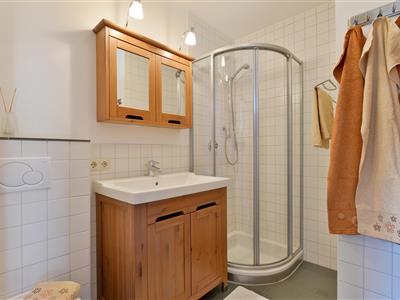 1 bedroom, comb liv.-bedr/shower or bath