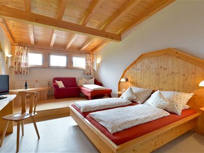 room with 4 beds with shower, WC