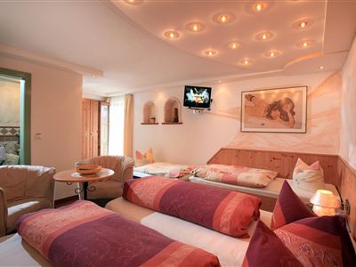 Triple room, shower, toilet