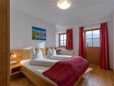 Apartment, shower and bath tub, 4 or more bed rooms
