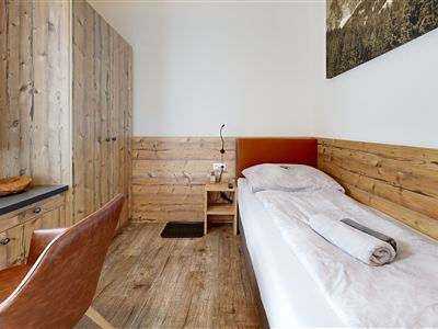 Our single room offers you a comfortable bed, TV, and a private bathroom with shower and toilet – everything you need to feel completely at ease.