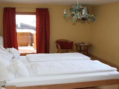 Double room, shower, toilet, 2 bed rooms