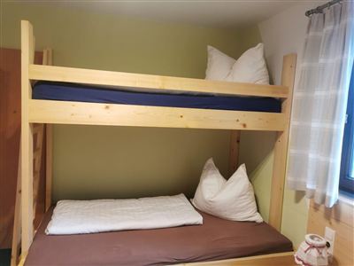 Double room, shower, toilet, north