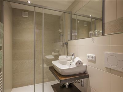 triple room with shower, WC