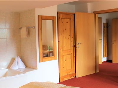 Rodinný pokoj, sprcha, WC, balkón