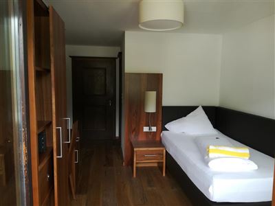Single room, shower or bath, toilet, facing the mountains