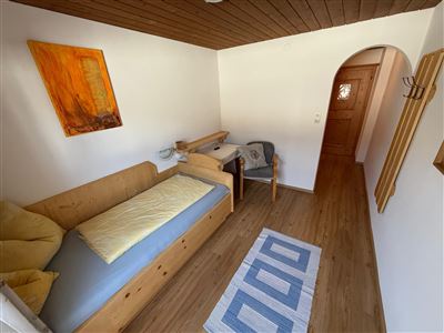 Single room, shower, toilet