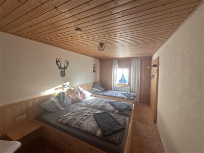 Dreibettzimmer, Etagendusche/Etagen-WC, Bergseite