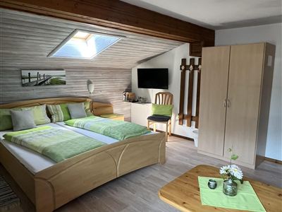 family room with shower, WC