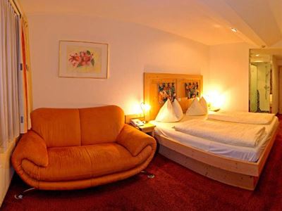 Double room, shower, toilet