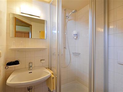 double room with shower, WC