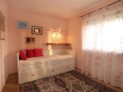 apartment/3 bedrooms/shower,bath tube,WC