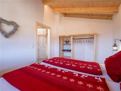 Apartmán, sprcha, WC, 2 místnosti na spaní