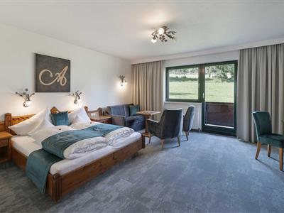 Wilder Kaiser-double room with bath tube, WC