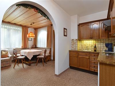 2 bedrooms,comb liv.-bedr/bath
