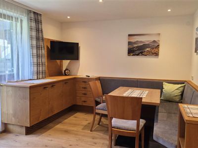 2 bedrooms, camb living / shower/toilet