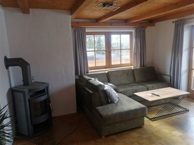 Apartment, shower and bath, toilet, facing the garden