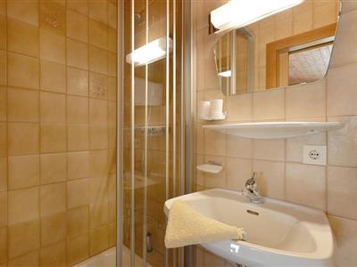 triple room with shower, WC