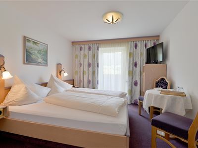 BEC, Doppelzimmer 20 mit Balkon, Dusche, WC