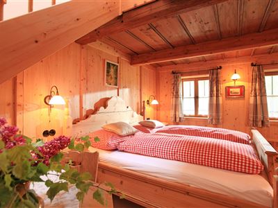 hol. house/4 + more bedr./shower or bath