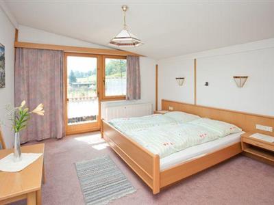 Holiday home, shower or bath, toilet, 4 or more bed rooms