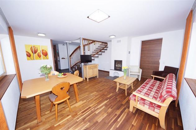 01-Familien-Appartement-Wohnzimmer