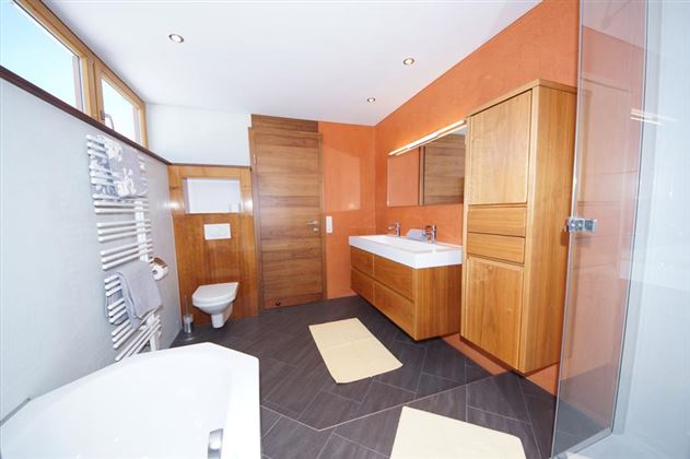 06-Familien-Appartement-Badezimmer