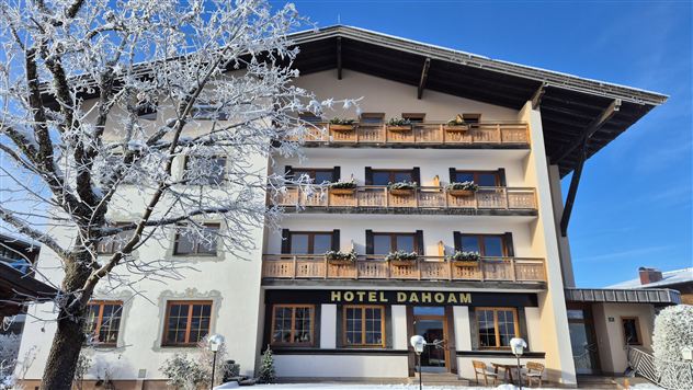 09.01 HAUSANSICHT FRONT WINTER