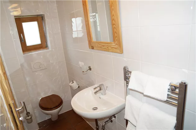 Twin-Ensuite-Room