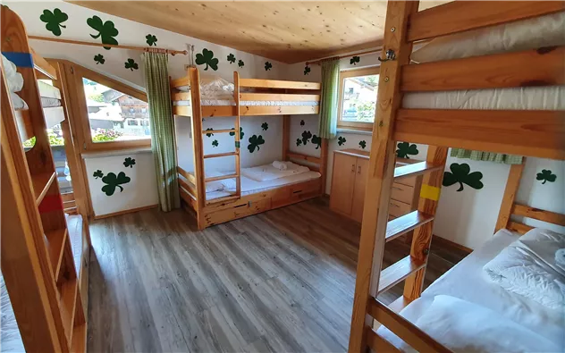 6-bed-room