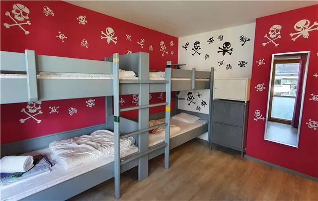 6-bed-room