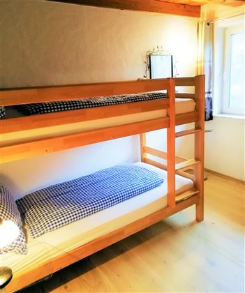 6/8 PERSON - BEDROOM 3