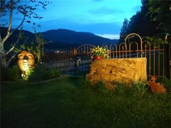 Abendbeleuchtung in unserem Garten