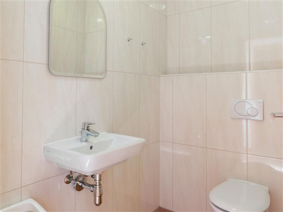Apartment 1, WC extra