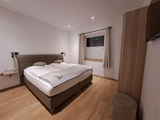 App. Hahnenkamm, Schlafzimmer Doppelbett