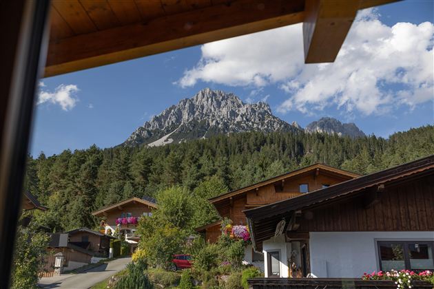Der Ausblick aus der Küche auf dem Wilden Kaiser.