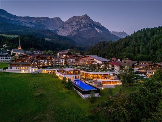 Außenansicht_Sommer_Nacht_Kaiserlodge_WEB_(c)Günte