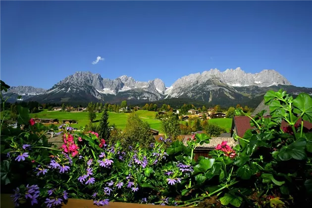 Aussicht vom Balkon auf den Wilden Kaiser