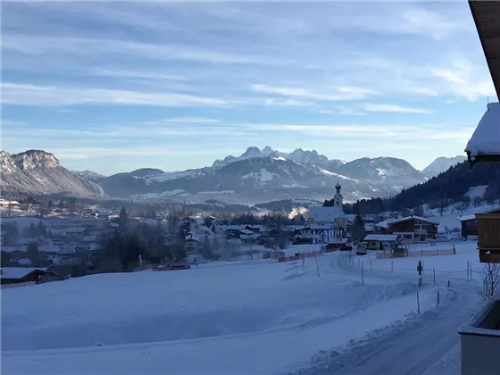 Aussicht vom Haus auf Going, Skilift und Skischule