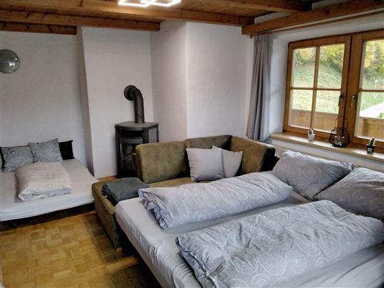 Ausziehbare Couch im Wohnzimmer