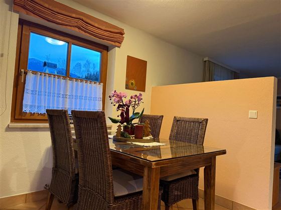 b3578769-293a-4ed3-bcc3-881a0616e56f