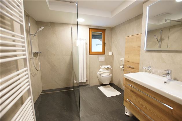 Main bathroom of the Ellmauer Tor apartment Image No. 1