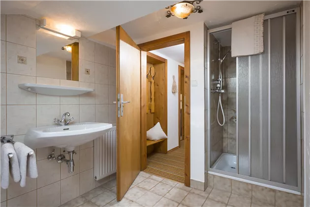 Badezimmer Appartement Bergblick