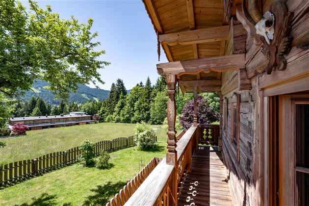 Balkon mit Aussicht zum Astberg